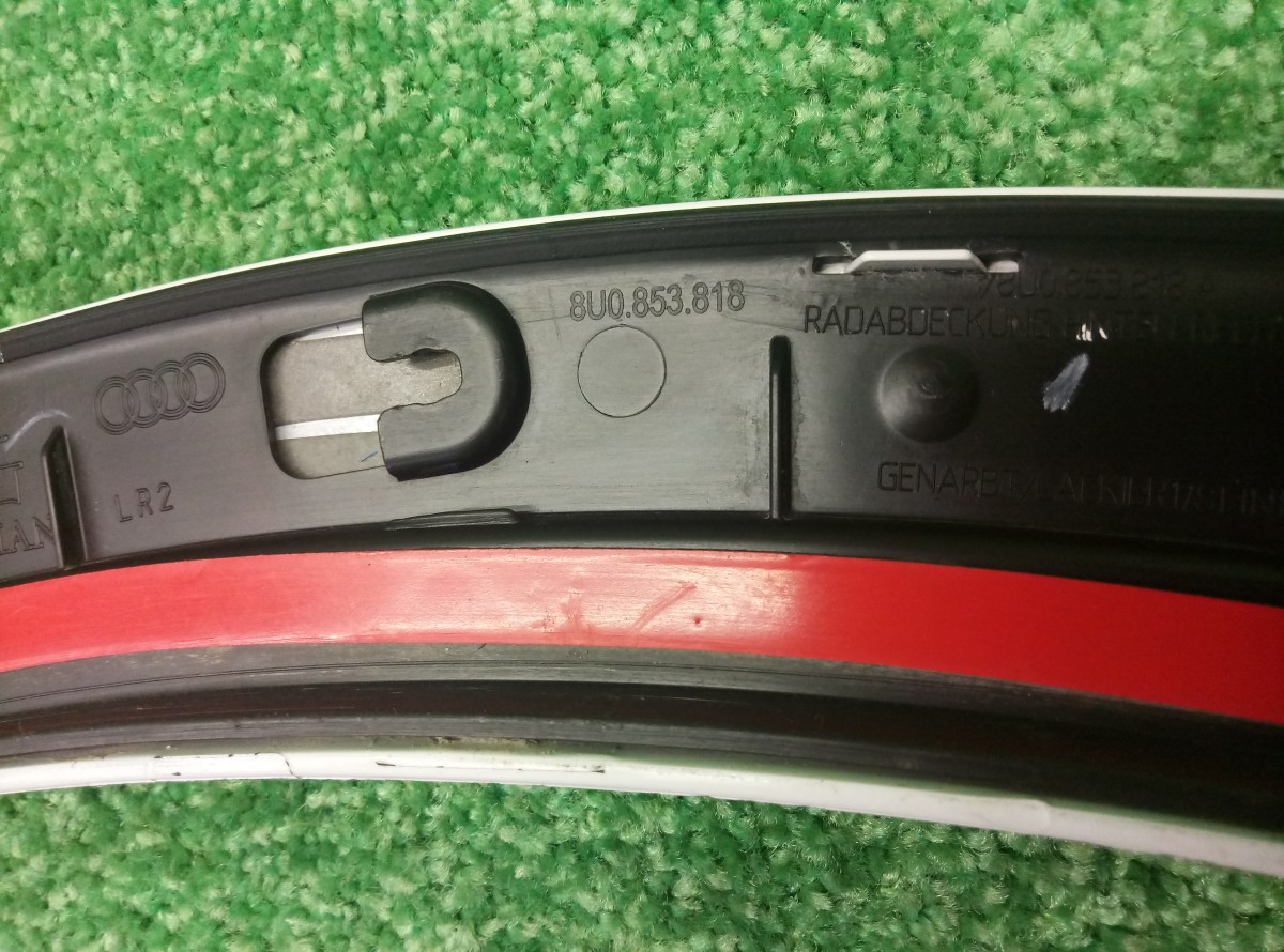 Накладка заднего крыла правого Audi Q3  2011-2014 8U0853818 на Audi Q3 