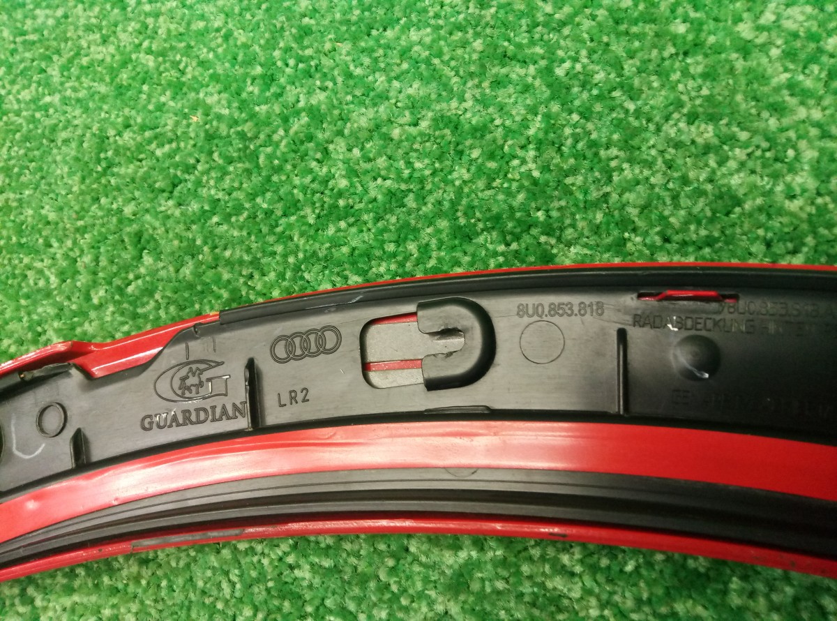Накладка заднего крыла правого Audi Q3  2011-2014 8U0853818 на Audi Q3 