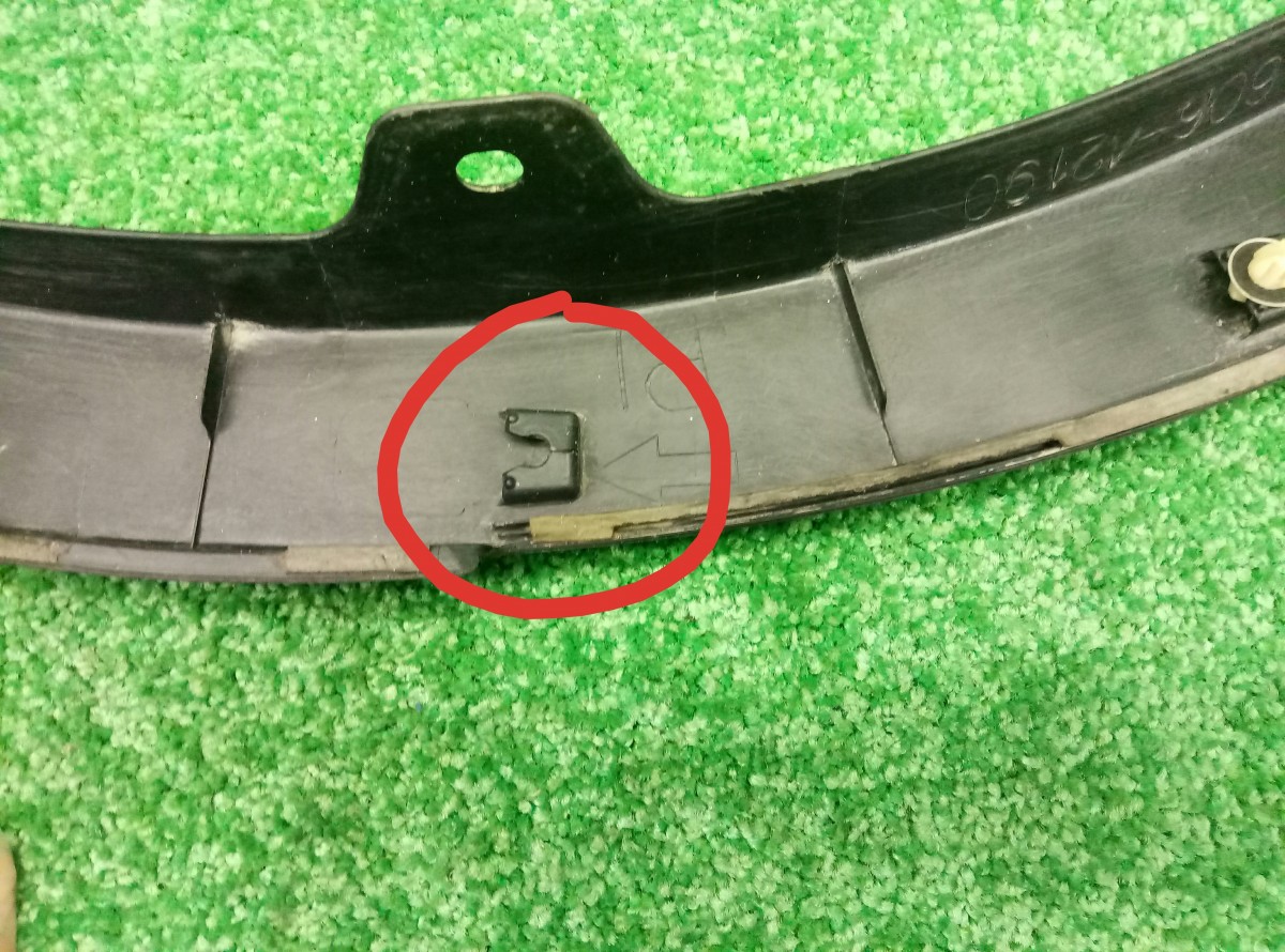 Накладка заднего крыла левого Toyota RAV 4  (CA40) 2012-2015 7560642190 на Toyota RAV 4  (CA40)