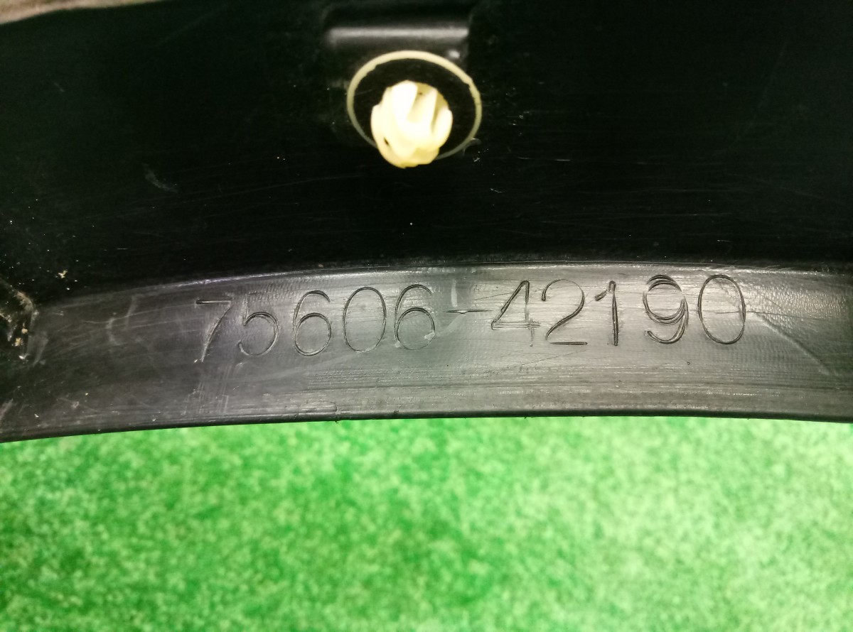 Накладка заднего крыла левого Toyota RAV 4  (CA40) 2012-2015 7560642190 на Toyota RAV 4  (CA40)