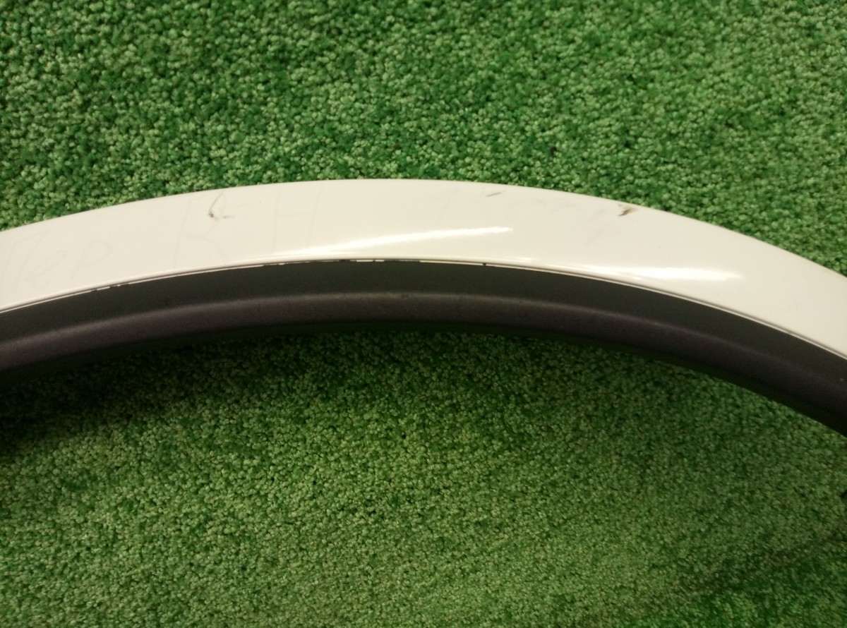 Накладка переднего крыла правого Volvo XC90  2002-2006 30695488 на Volvo XC90 