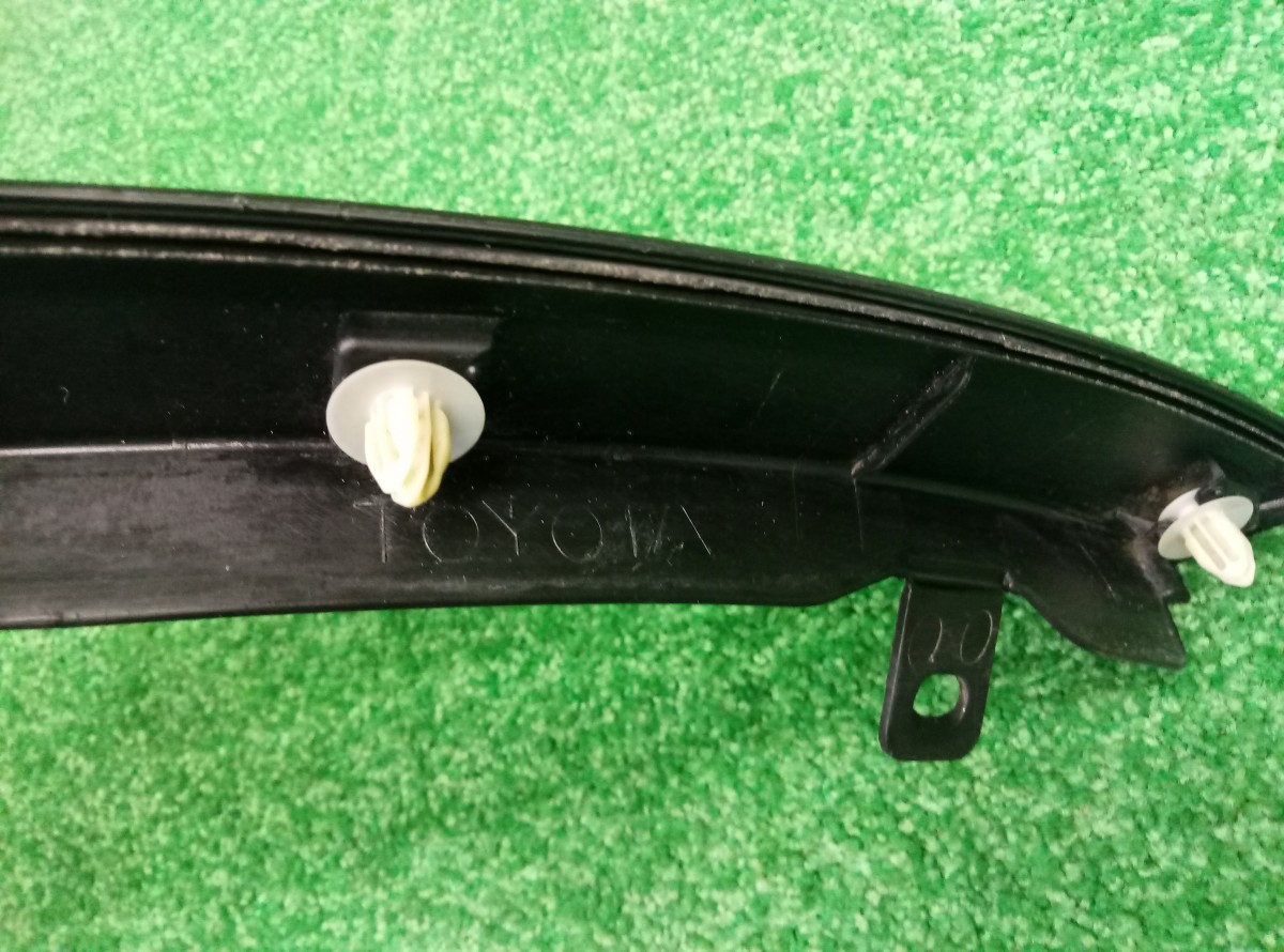 Накладка крыла переднего левого Toyota RAV 4  7560242130 на Toyota RAV 4 (XA30)