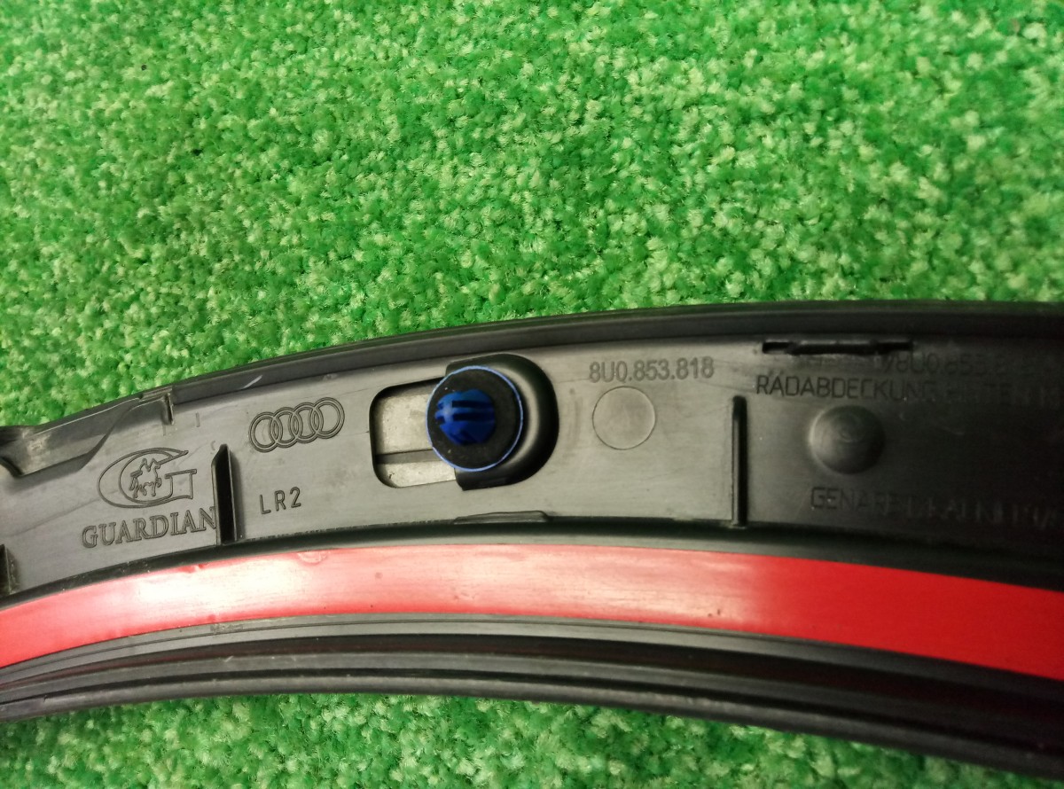 Накладка заднего крыла правого Audi Q3  2011-2014 8U0853818 на Audi Q3 