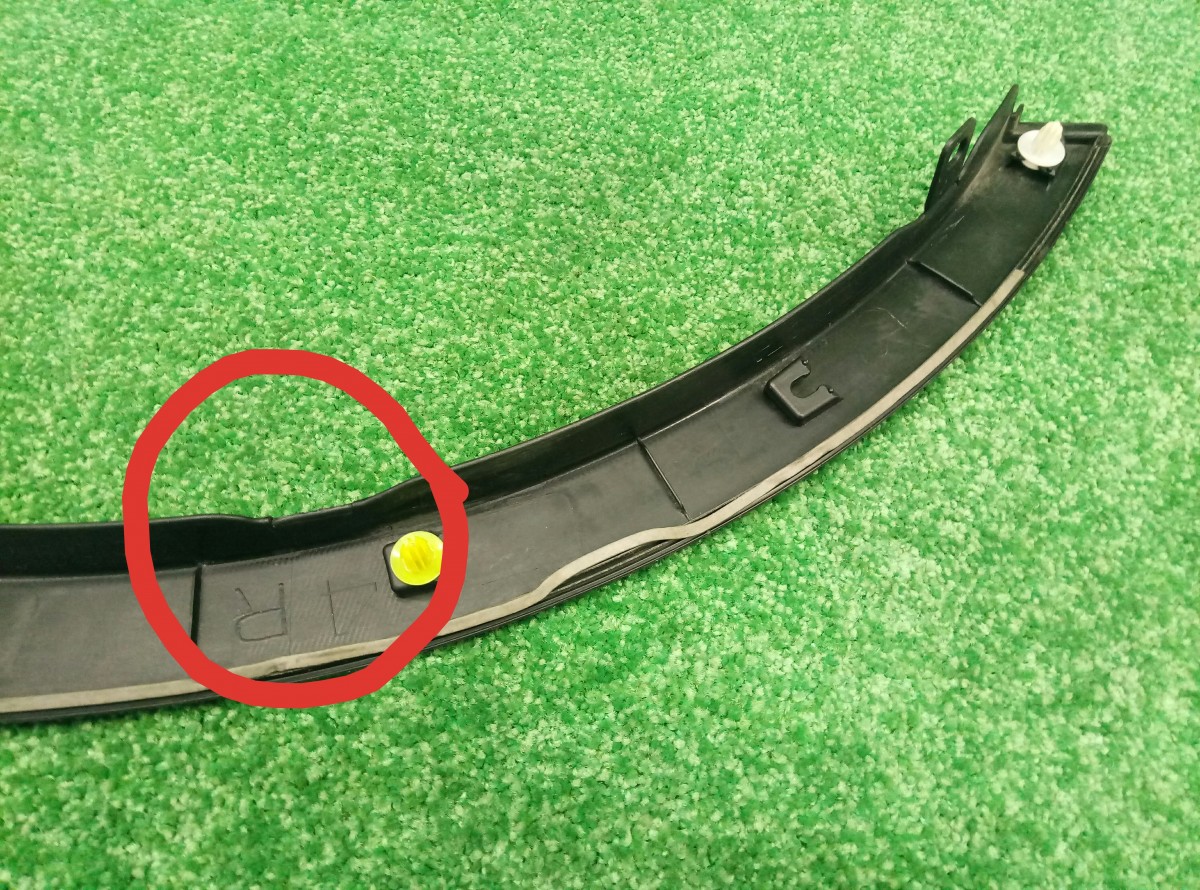 Накладка переднего крыла правого Toyota RAV 4  (CA40) 2012-2015 758730E020 на Toyota RAV 4  (CA40)