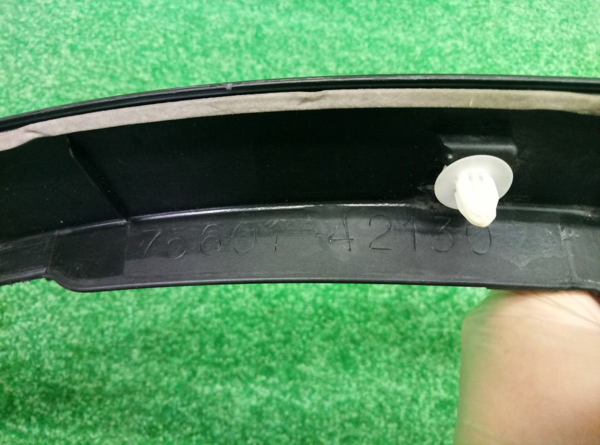 Накладка переднего крыла правого Toyota RAV 4  (CA40) 2012-2015 758730E020 на Toyota RAV 4  (CA40)