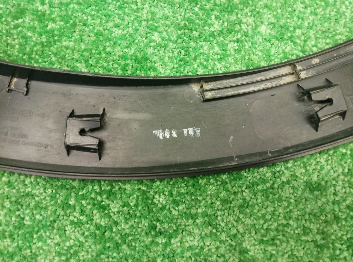 Накладка переднего крыла правого Kia Sportage 3(SL) 2010-2015 877123U000 на Kia Sportage 3(SL)