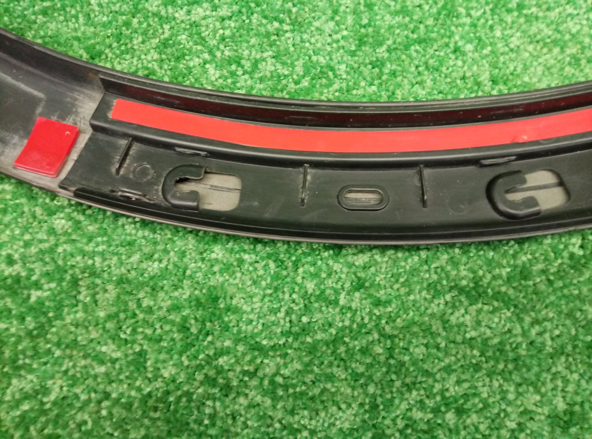 Накладка заднего крыла правого Audi Q3  2011-2014 8U0853818 на Audi Q3 