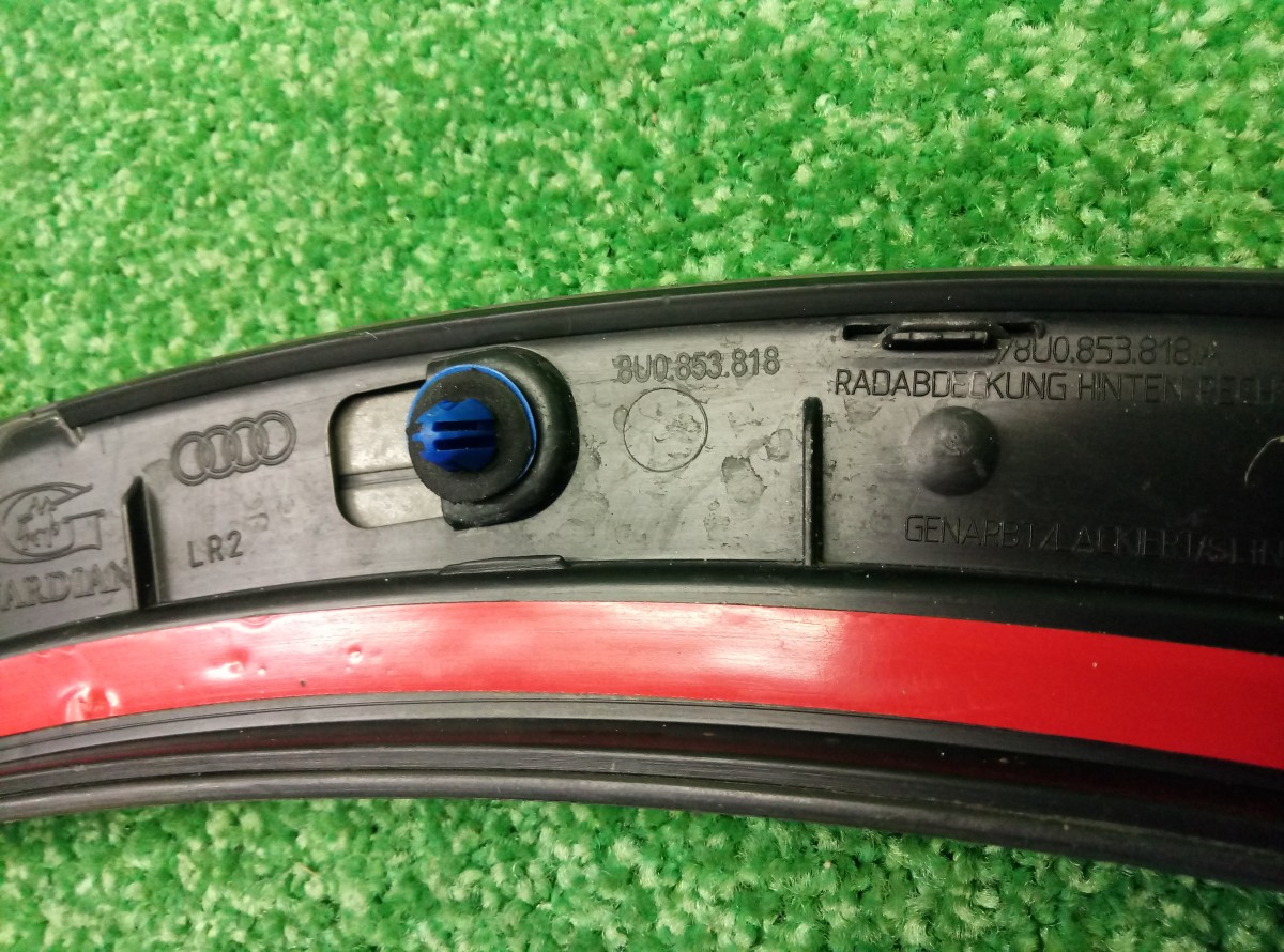Накладка заднего крыла правого Audi Q3  2011-2014 8U0853818 на Audi Q3 