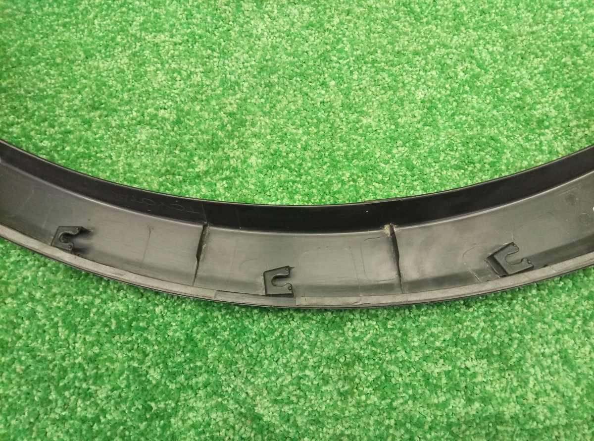 Накладка крыла задняя левая Toyota Rav4 CA40 7560642130  на Toyota RAV 4  (CA40)