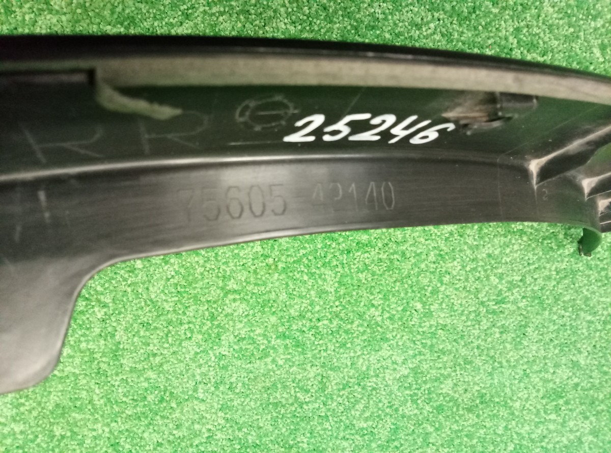 Накладка крыла заднего правого Toyota RAV4 XA40 7560542140 на Toyota RAV 4  (CA40)