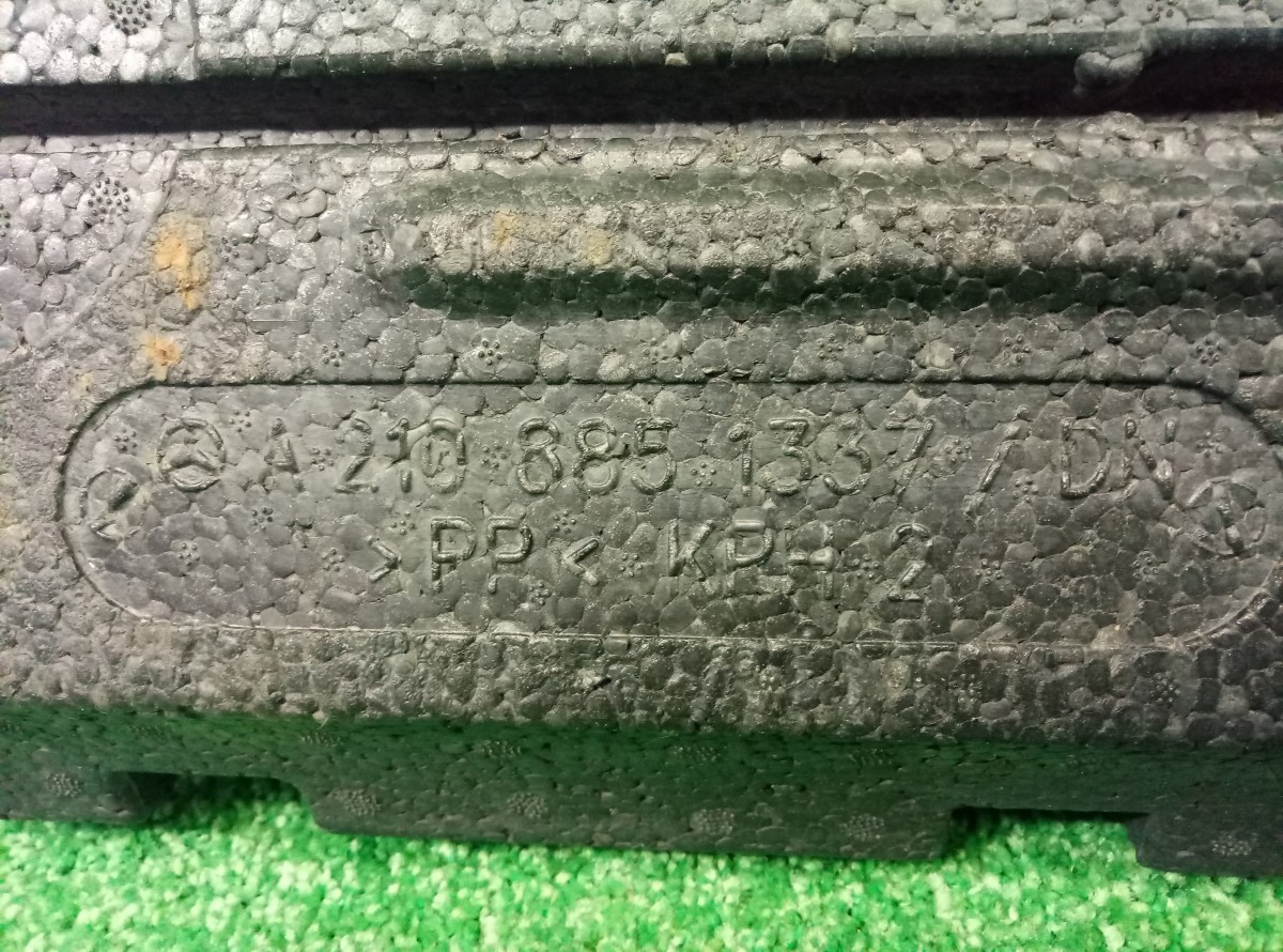 Наполнитель бампера Mercedes-Benz E-Class 1999 A2108851337 W210 на Mercedes-Benz E-Class (W210,S210)