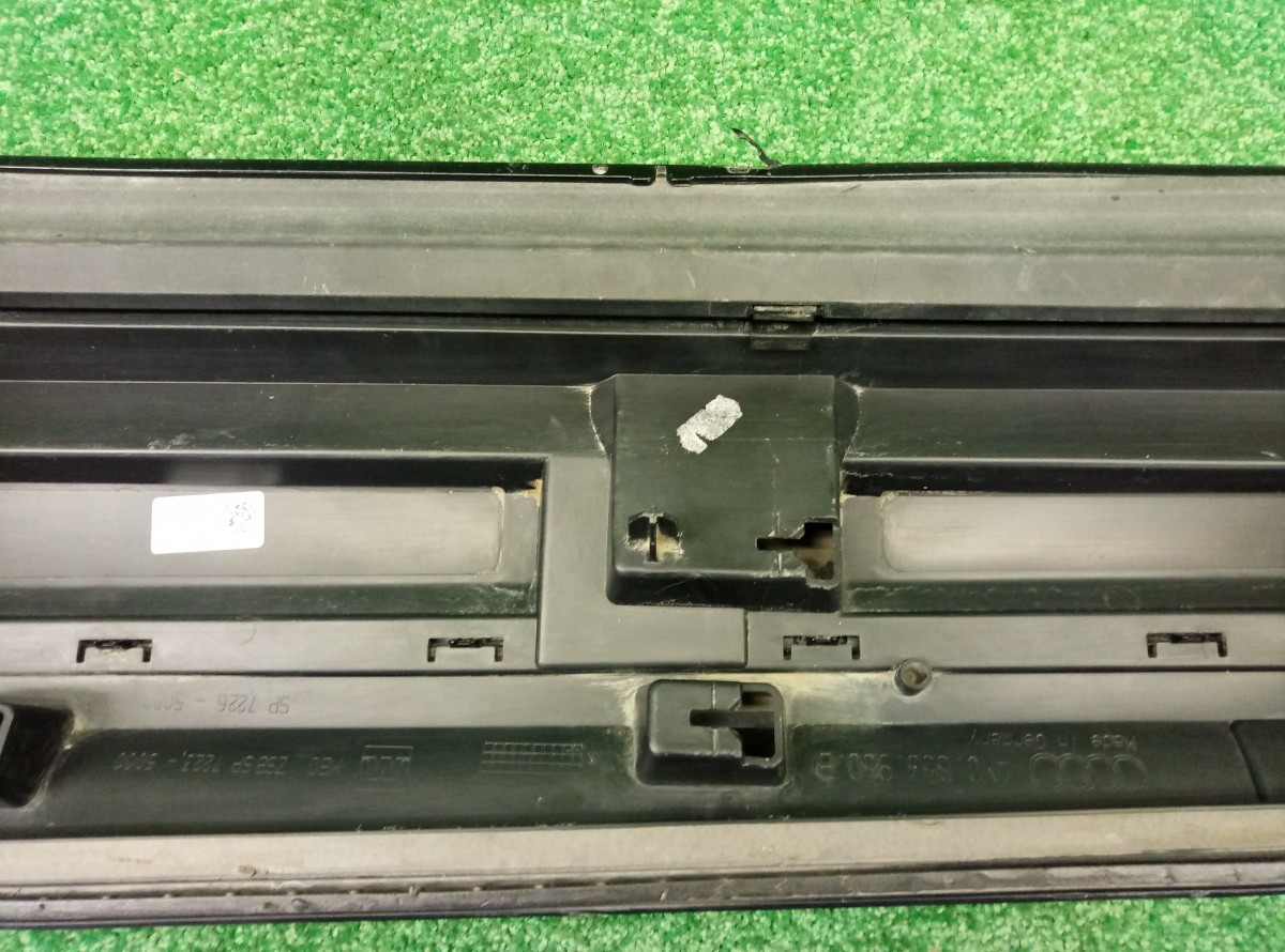 Накладка двери передней правой Audi Q7 4M  2015  4M0853960B на Audi Q5 8R