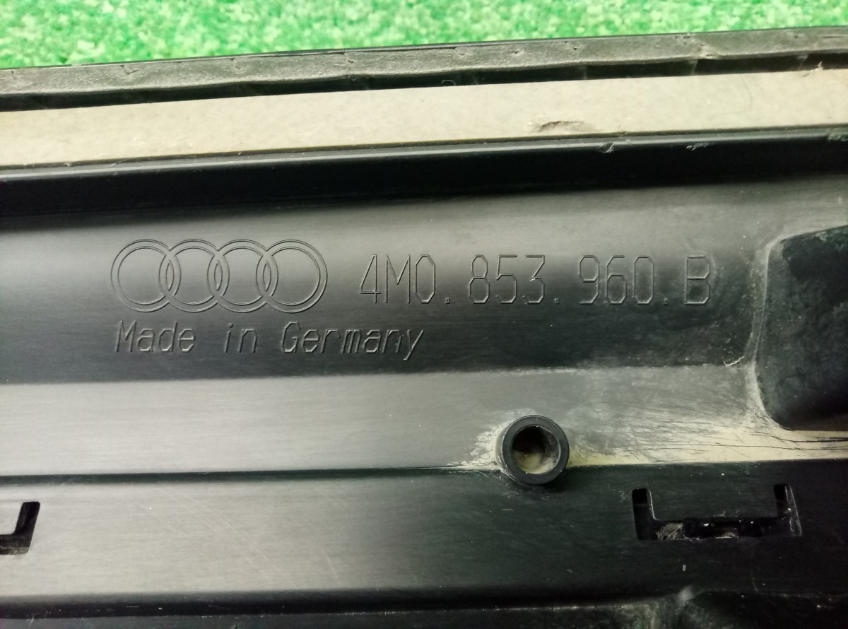Накладка двери передней правой Audi Q7 4M  2015  4M0853960B на Audi Q5 8R