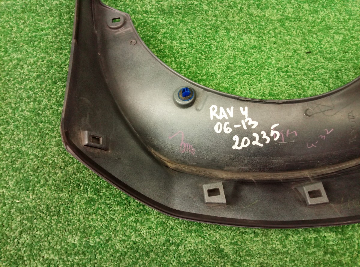 Накладка двери багажника правая верхняя Toyota RAV 4 (CA30) 2005-2010  7680342040 на Toyota RAV 4 (XA30)