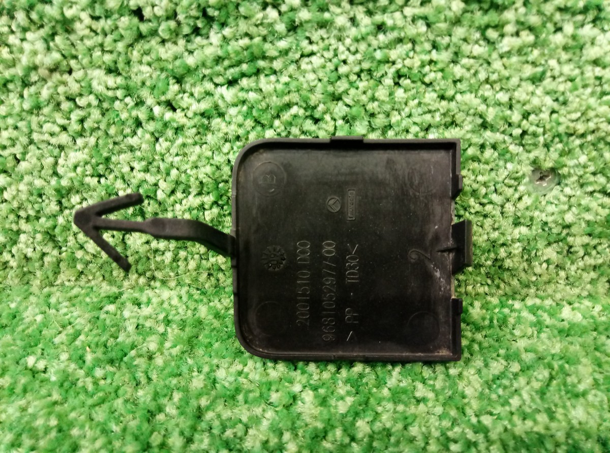 Заглушка буксировочного крюка Citroen C4 2010-2016 968105297700 задняя на Citroen C4 (2)
