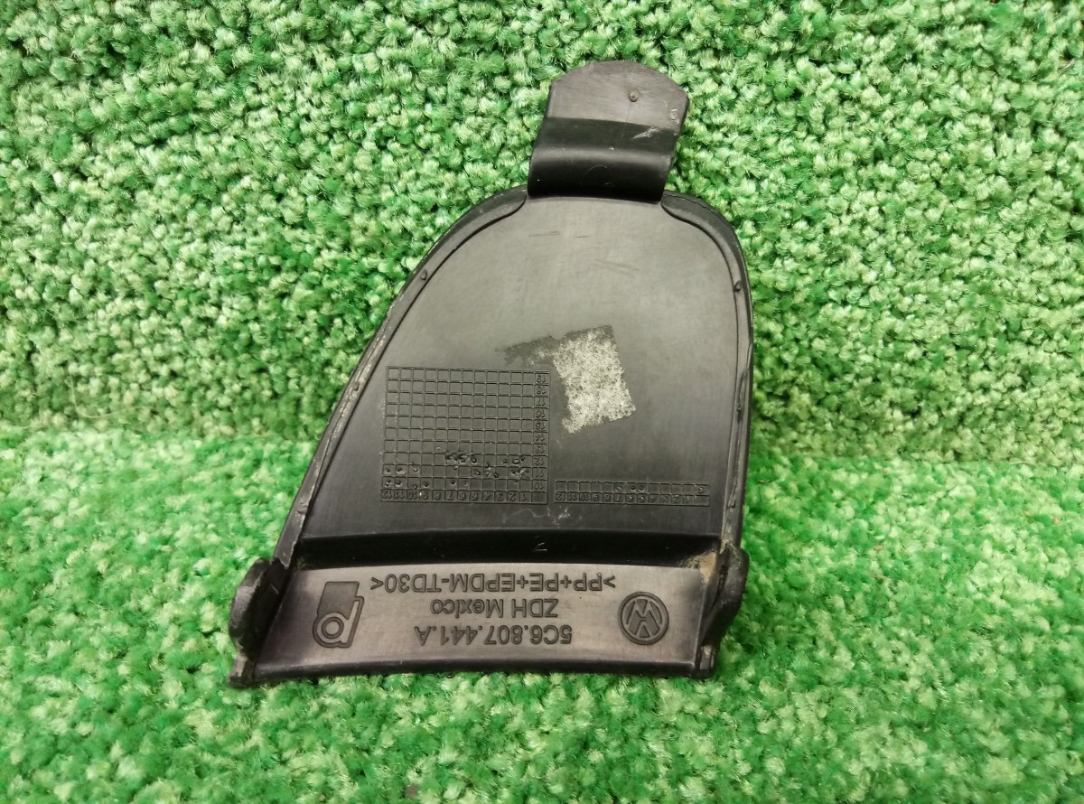 Заглушка буксировочного крюка Volkswagen Jetta (NF) VI 2014–2019 5C6807441A на Volkswagen Jetta VI