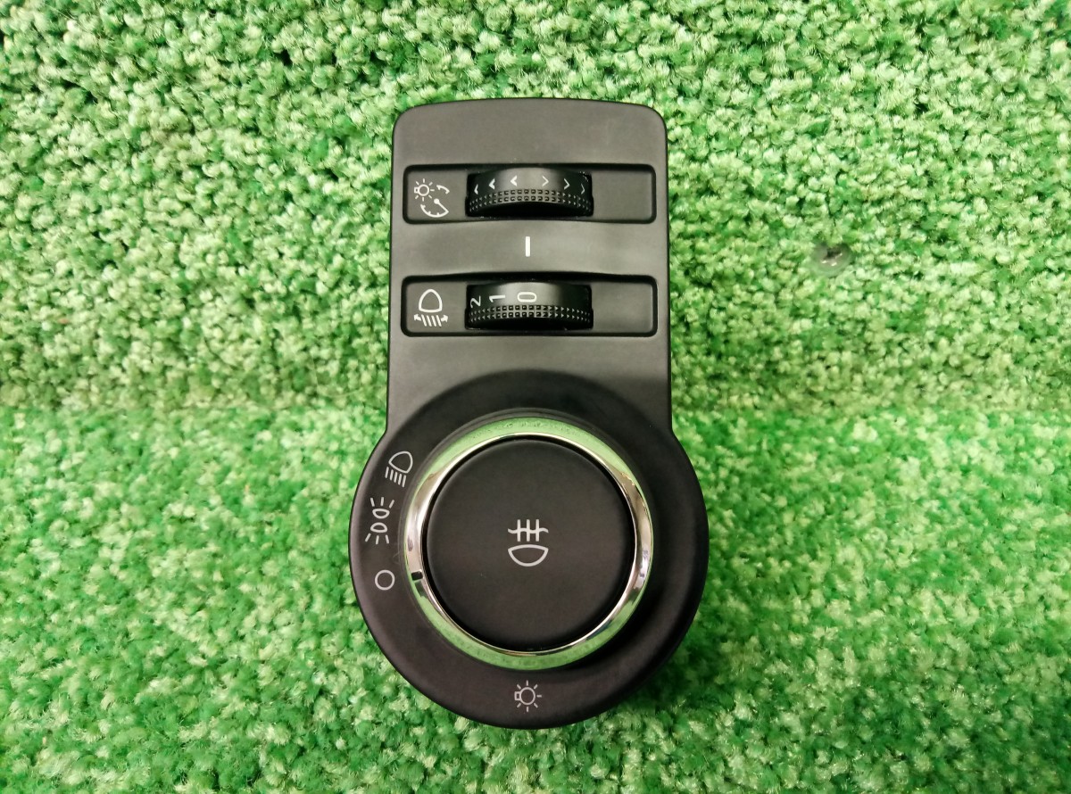 Блок кнопок включения и корректора фар Chevrolet Cruze J300 2010 25957704 на Chevrolet Cruze