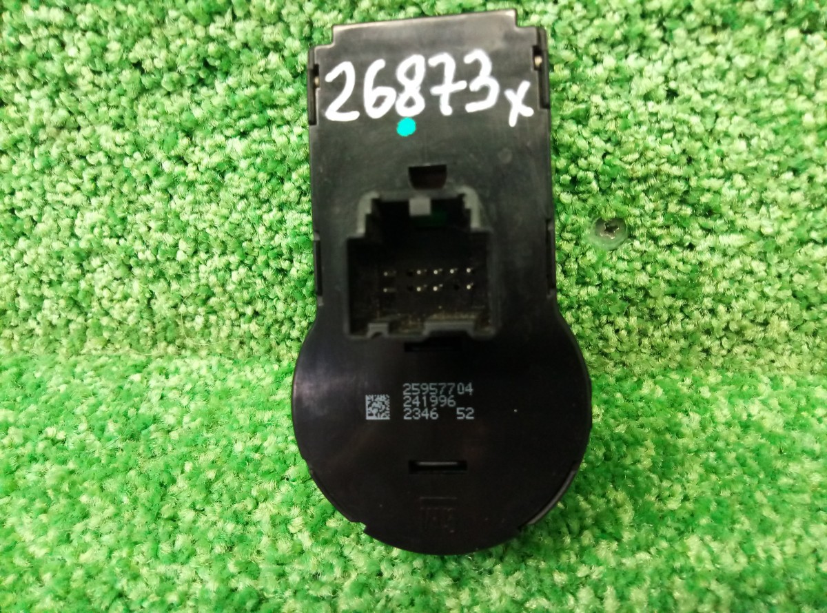 Блок кнопок включения и корректора фар Chevrolet Cruze J300 2010 25957704 на Chevrolet Cruze