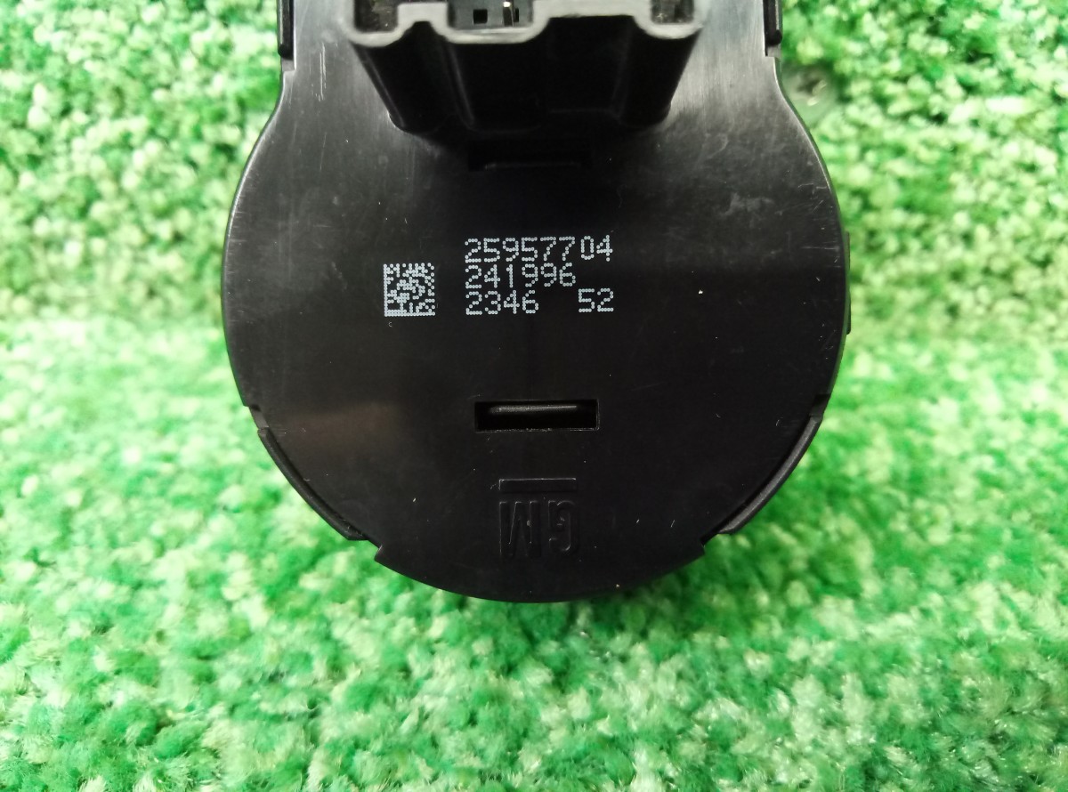 Блок кнопок включения и корректора фар Chevrolet Cruze J300 2010 25957704 на Chevrolet Cruze