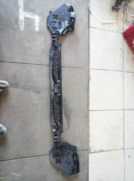 Кронштейн заднего бампера BMW 5-Series(F10,F11,F07) 2009-2013 на BMW 5-Series(F10,F11,F07)