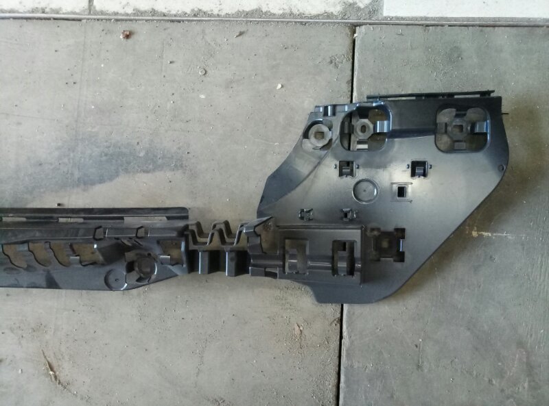 Кронштейн заднего бампера BMW 5-Series(F10,F11,F07) 2009-2013 на BMW 5-Series(F10,F11,F07)