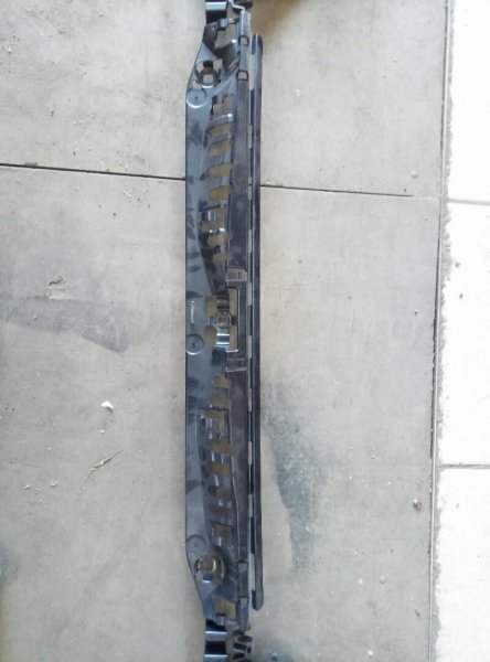Кронштейн заднего бампера BMW 5-Series(F10,F11,F07) 2009-2013 на BMW 5-Series(F10,F11,F07)