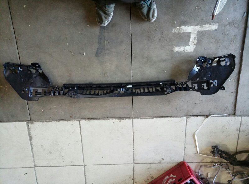 Кронштейн заднего бампера BMW 5-Series(F10,F11,F07) 2009-2013 на BMW 5-Series(F10,F11,F07)
