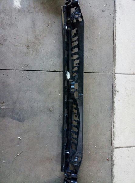 Кронштейн заднего бампера BMW 5-Series(F10,F11,F07) 2009-2013 на BMW 5-Series(F10,F11,F07)
