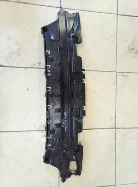 Кронштейн заднего бампера BMW 5-Series(F10,F11,F07) 2009-2013 на BMW 5-Series(F10,F11,F07)