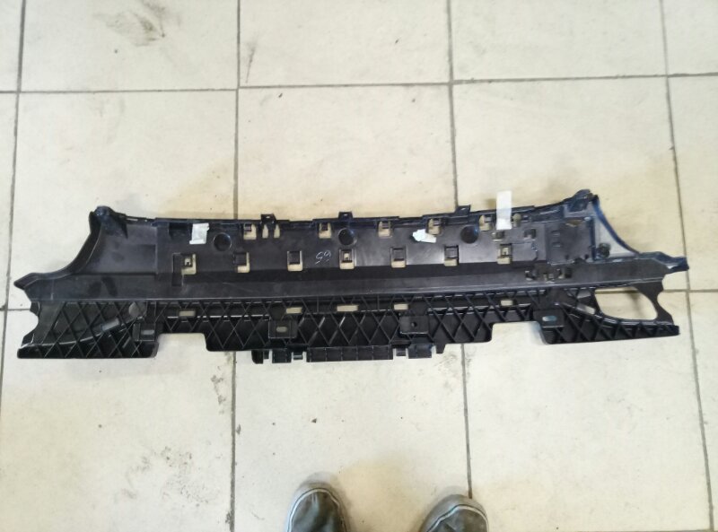 Кронштейн заднего бампера BMW 5-Series(F10,F11,F07) 2009-2013 на BMW 5-Series(F10,F11,F07)
