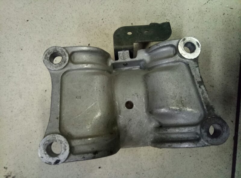 Кронштейн двигателя Nissan Murano (Z50) 2002-2008 на Nissan Murano (Z50)