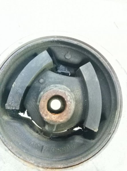 Кронштейн двигателя Nissan Murano (Z50) 2002-2008 на Nissan Murano (Z50)