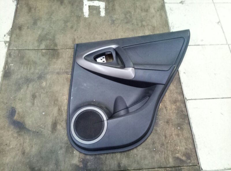 Обшивка двери задней правой Toyota RAV 4 (XA30) 2005-2010 на Toyota RAV 4 (XA30)