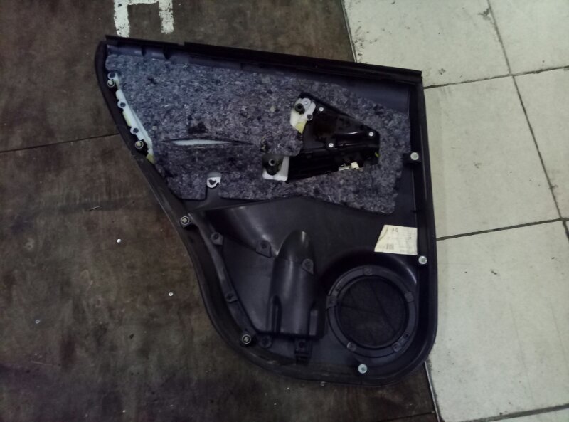 Обшивка двери задней правой Toyota RAV 4 (XA30) 2005-2010 на Toyota RAV 4 (XA30)