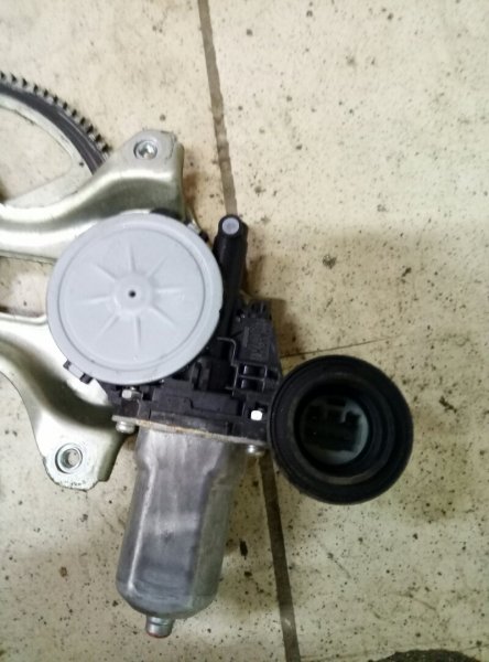 Стеклоподъемник электр. передний правый Toyota RAV 4 (XA30) 2005-2010 на Toyota RAV 4 (XA30)