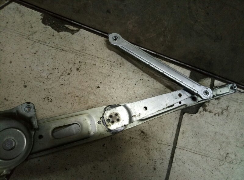 Стеклоподъемник электр. передний правый Toyota RAV 4 (XA30) 2005-2010 на Toyota RAV 4 (XA30)