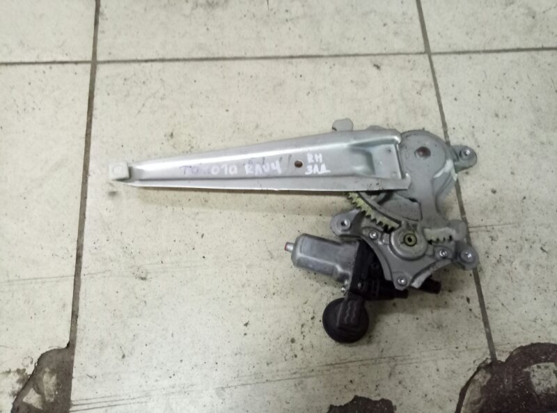 Стеклоподъемник электр. задний правый Toyota RAV 4 (XA30) 2005-2010 на Toyota RAV 4 (XA30)
