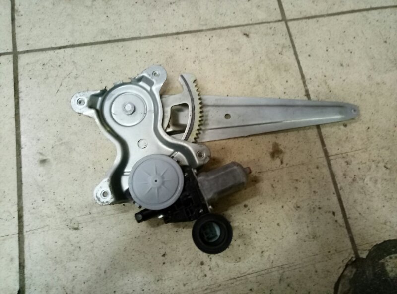 Стеклоподъемник электр. задний правый Toyota RAV 4 (XA30) 2005-2010 на Toyota RAV 4 (XA30)