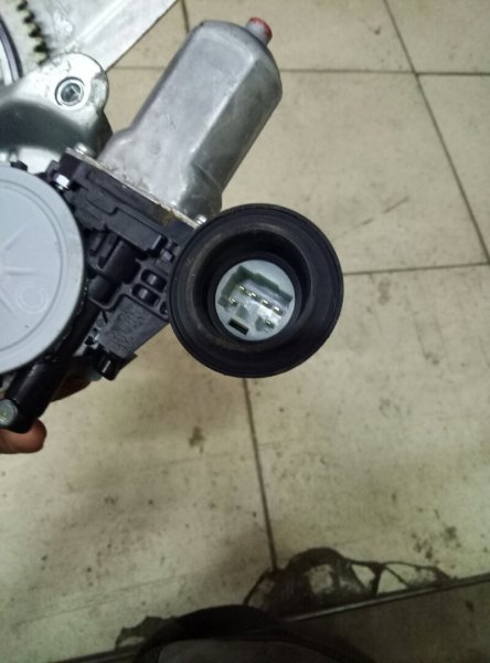 Стеклоподъемник электр. задний правый Toyota RAV 4 (XA30) 2005-2010 на Toyota RAV 4 (XA30)