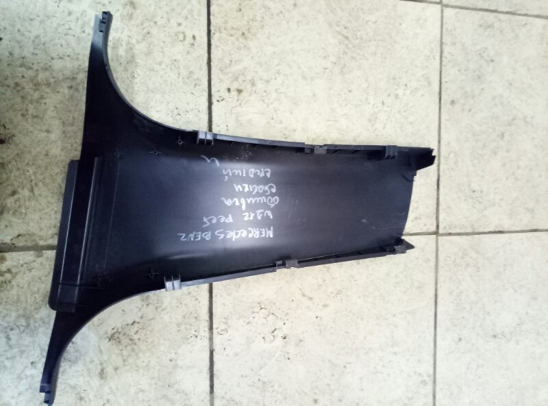 Обшивка стойки Mercedes-Benz E-Class W212,S212,C207 2009-2016 на Mercedes-Benz E-Class W212,S212,C207