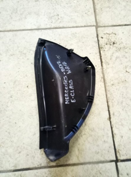 Накладка на торпеду боковая правая Mercedes-Benz E-Class W212,S212,C207 2009-2016 на Mercedes-Benz E-Class W212,S212,C207