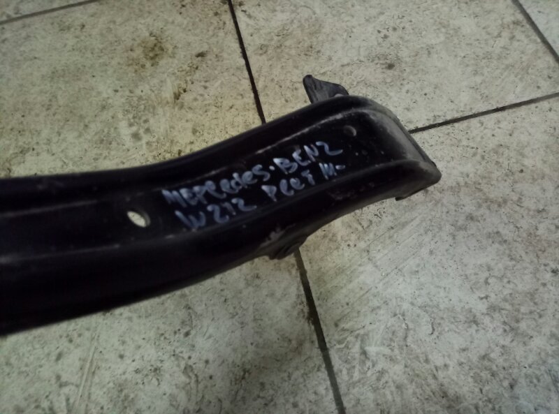 Кронштейн крепления фары Mercedes-Benz E-Class W212,S212,C207 2009-2016 на Mercedes-Benz E-Class W212,S212,C207