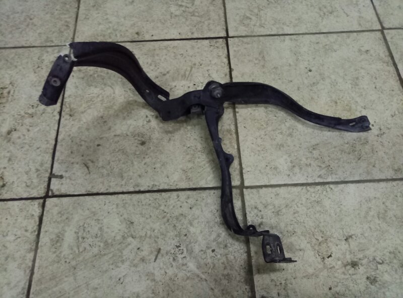 Кронштейн крепления фары Mercedes-Benz E-Class W212,S212,C207 2009-2016 на Mercedes-Benz E-Class W212,S212,C207