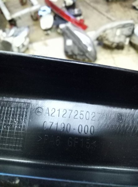 Накладка двери передней правой Mercedes-Benz E-Class W212,S212,C207 2009-2016 на Mercedes-Benz E-Class W212,S212,C207