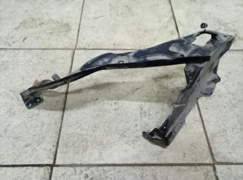Кронштейн крепления фары Mercedes-Benz E-Class W212,S212,C207 2009-2016 на Mercedes-Benz E-Class W212,S212,C207