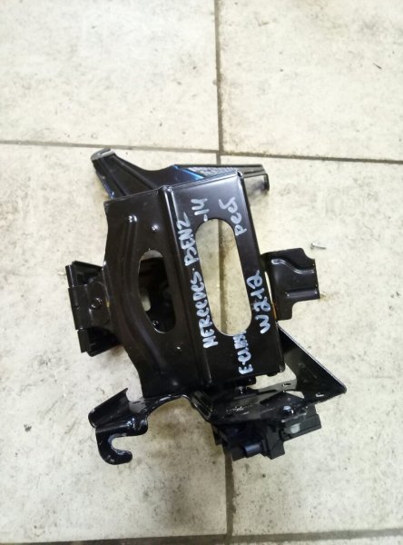 Крепление аккумулятора Mercedes-Benz E-Class W212,S212,C207 2009-2016 на Mercedes-Benz E-Class W212,S212,C207