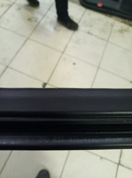Накладка лобового стекла правая Porsche Cayenne 958 2010-2014 на Porsche Cayenne 958