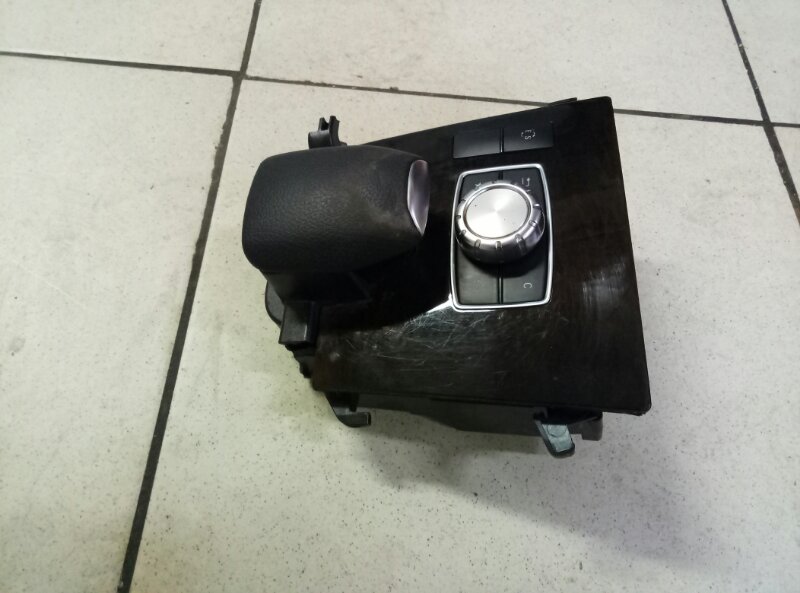 Консоль центральная Mercedes-Benz E-Class W212,S212,C207 2009-2016 на Mercedes-Benz E-Class W212,S212,C207
