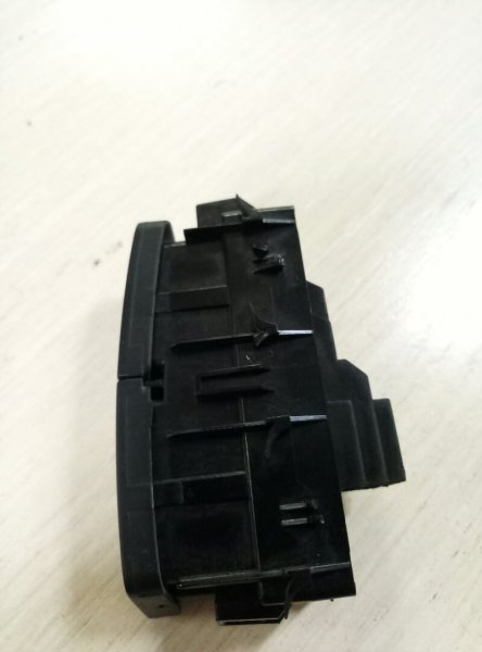 Кнопка центрального замка Mercedes-Benz E-Class W212,S212,C207 2009-2016   A2049058502 на Mercedes-Benz E-Class W212,S212,C207