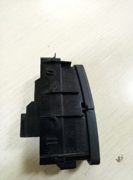 Кнопка центрального замка Mercedes-Benz E-Class W212,S212,C207 2009-2016   A2049058502 на Mercedes-Benz E-Class W212,S212,C207